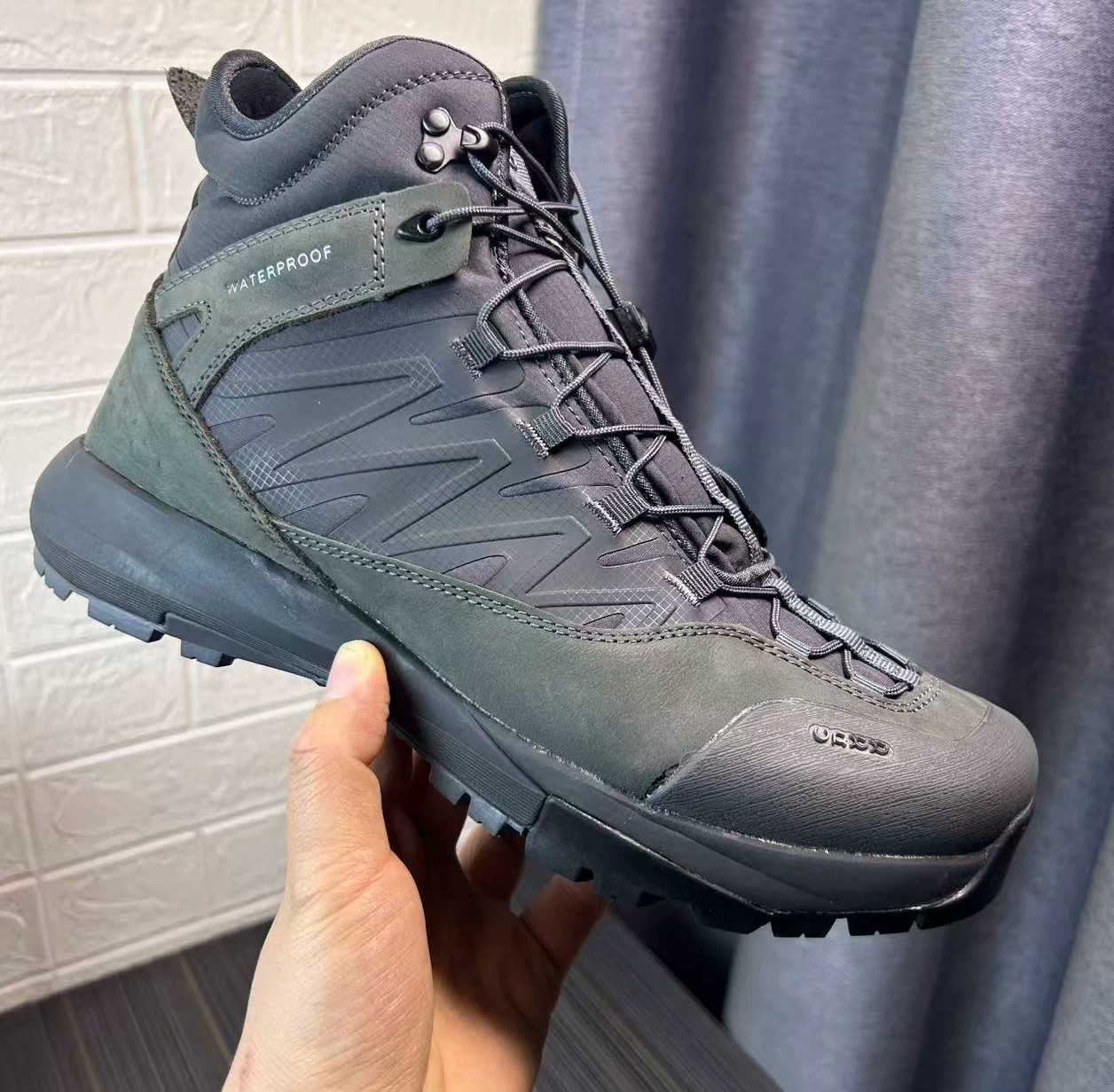 High Top Hiking Leather Shoes  - Streetwear Outdoor Brand ulasan dan harga