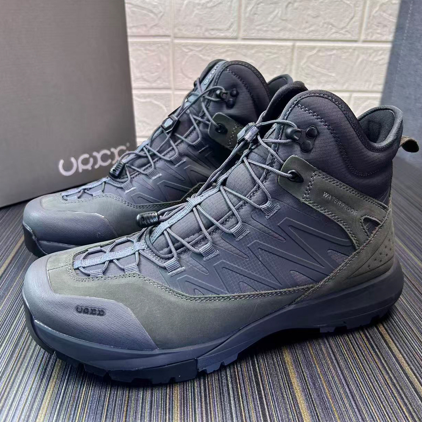 High Top Hiking Leather Shoes  - Streetwear Outdoor Brand ulasan dan harga